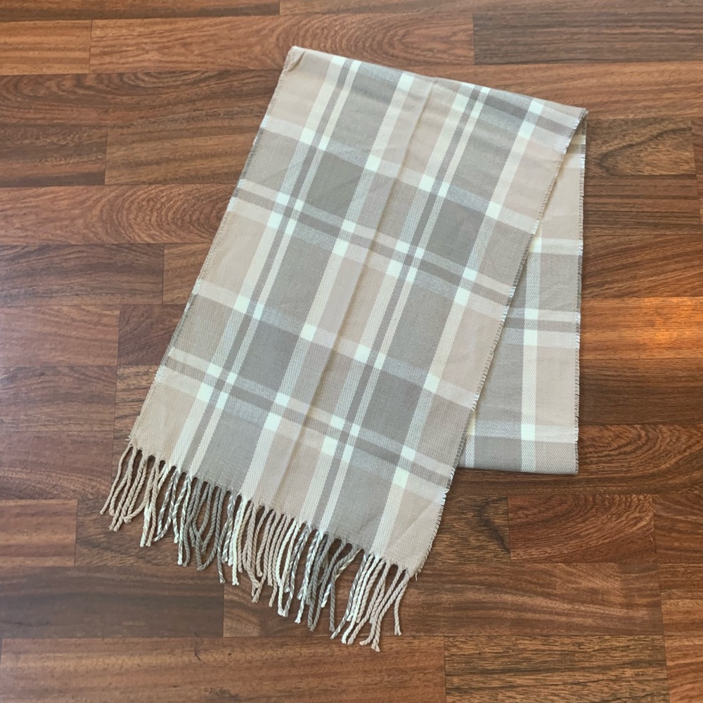D&Y Softer Than Cashmere New Triangle Scarf Fringe Cream Tan Light Brown Plaid